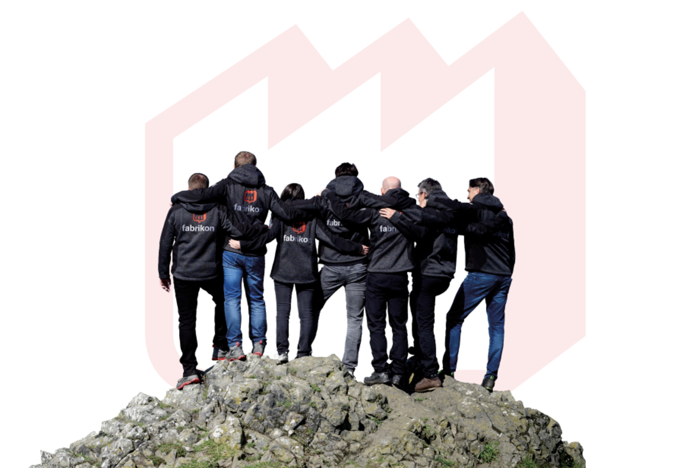 Eine Gruppe von Personen steht auf einem Felsen und blickt in die Ferne, mit einem Logo im Hintergrund.