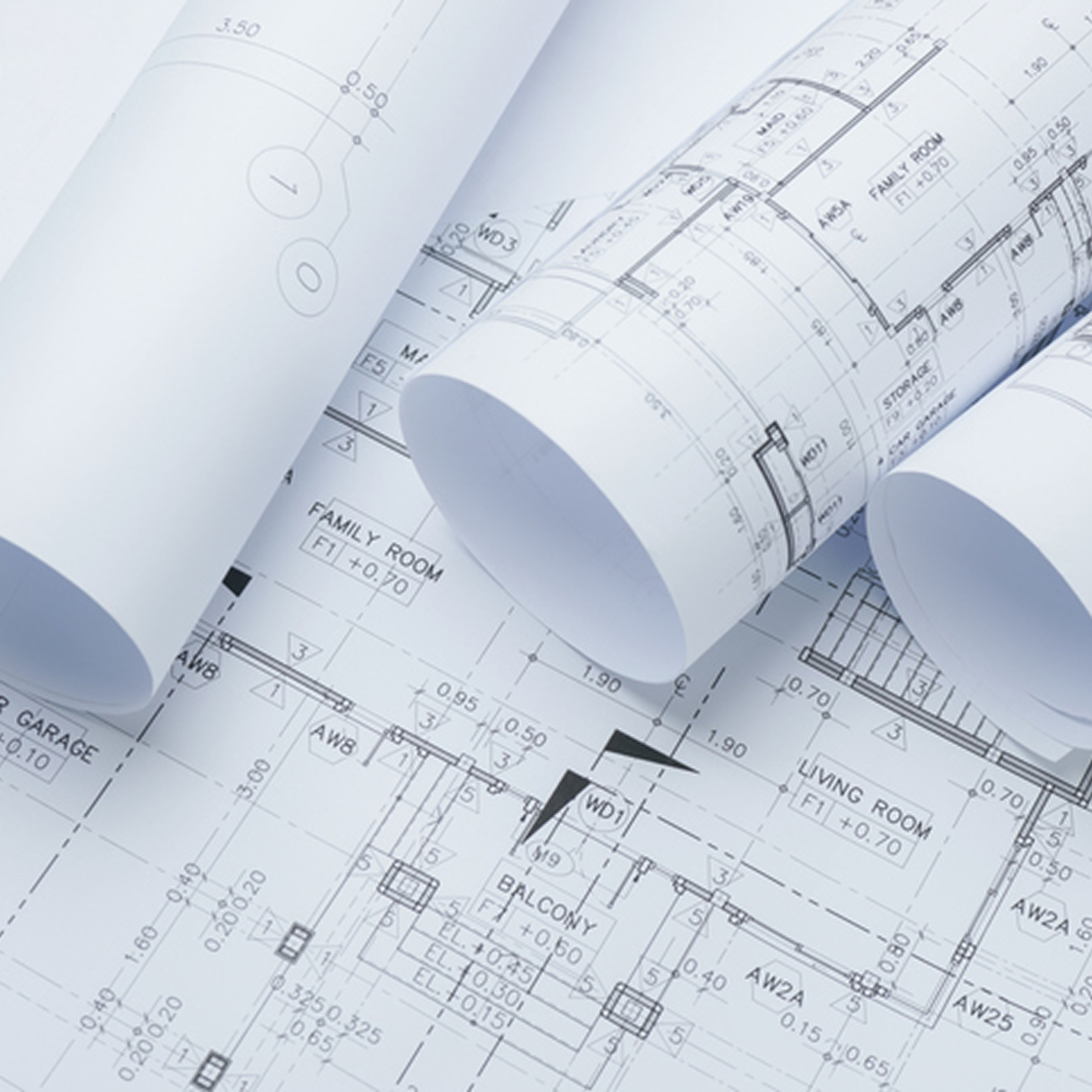 Rollpläne mit technischen Zeichnungen von Wohnräumen, darunter Wohnzimmer, Balkon und Garage.