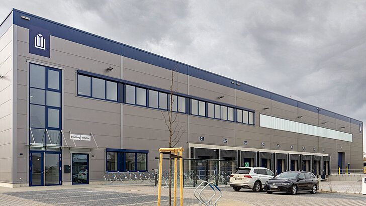 Logistics warehouse fabrikon in Berlin Herzfelde, view of the entrance area and the dock levelers