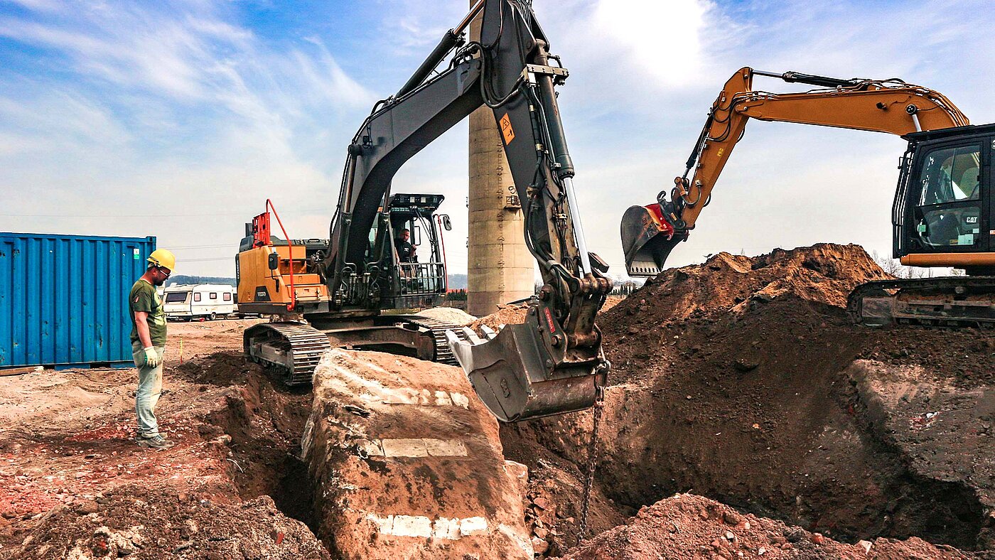 Bagger auf Brownfield-Projektentwicklung