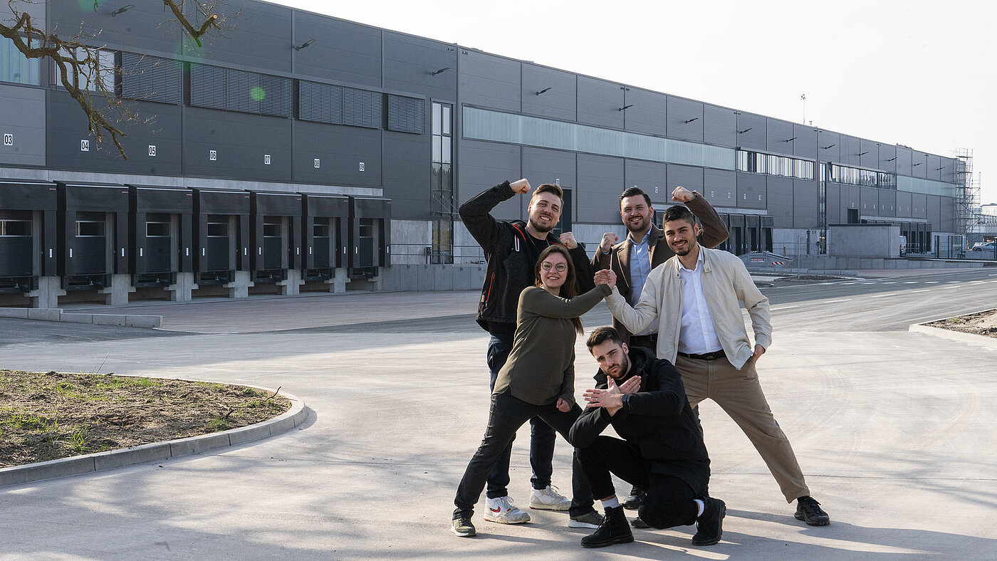 Hillwood Gifhorn | The flawless acceptance not only makes the fabrikon project team happy, but also the client. | © fabrikon