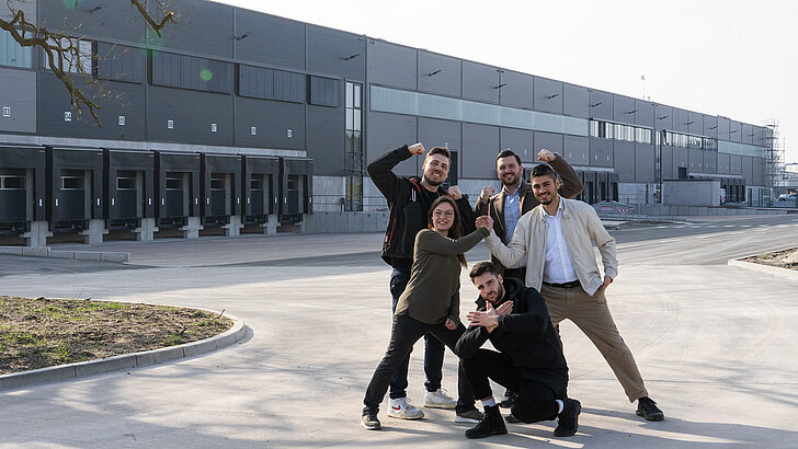 Hillwood Gifhorn | The flawless acceptance not only makes the fabrikon project team happy, but also the client. | © fabrikon