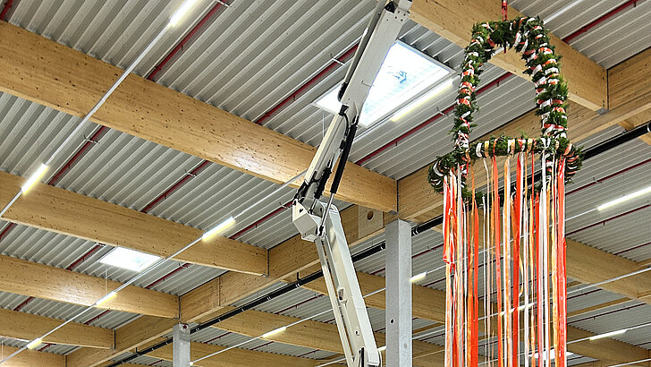 Topping-out ceremony for the new EQT logistics center in Krostitz near Leipzig Topping-out ceremony for the new EQT logistics center in Krostitz near Leipzig