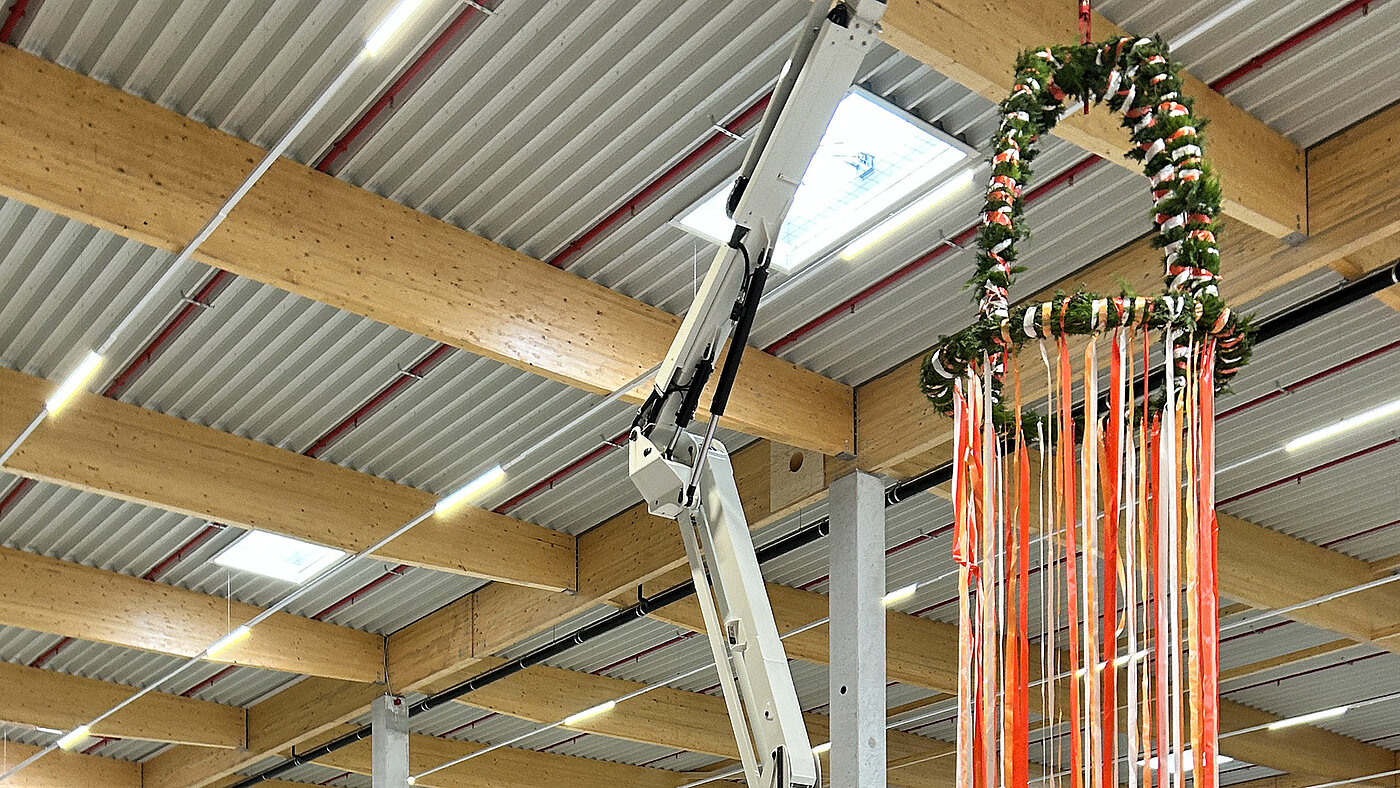 Topping-out ceremony for the new EQT logistics center in Krostitz near Leipzig Topping-out ceremony for the new EQT logistics center in Krostitz near Leipzig