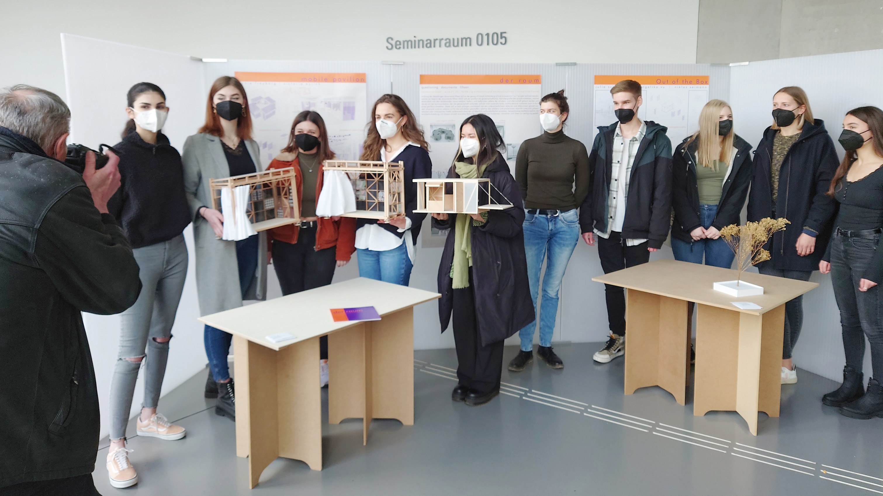 Wettbewerbsgewinnerinnen des Projekts "der raum" der Uni Kassel