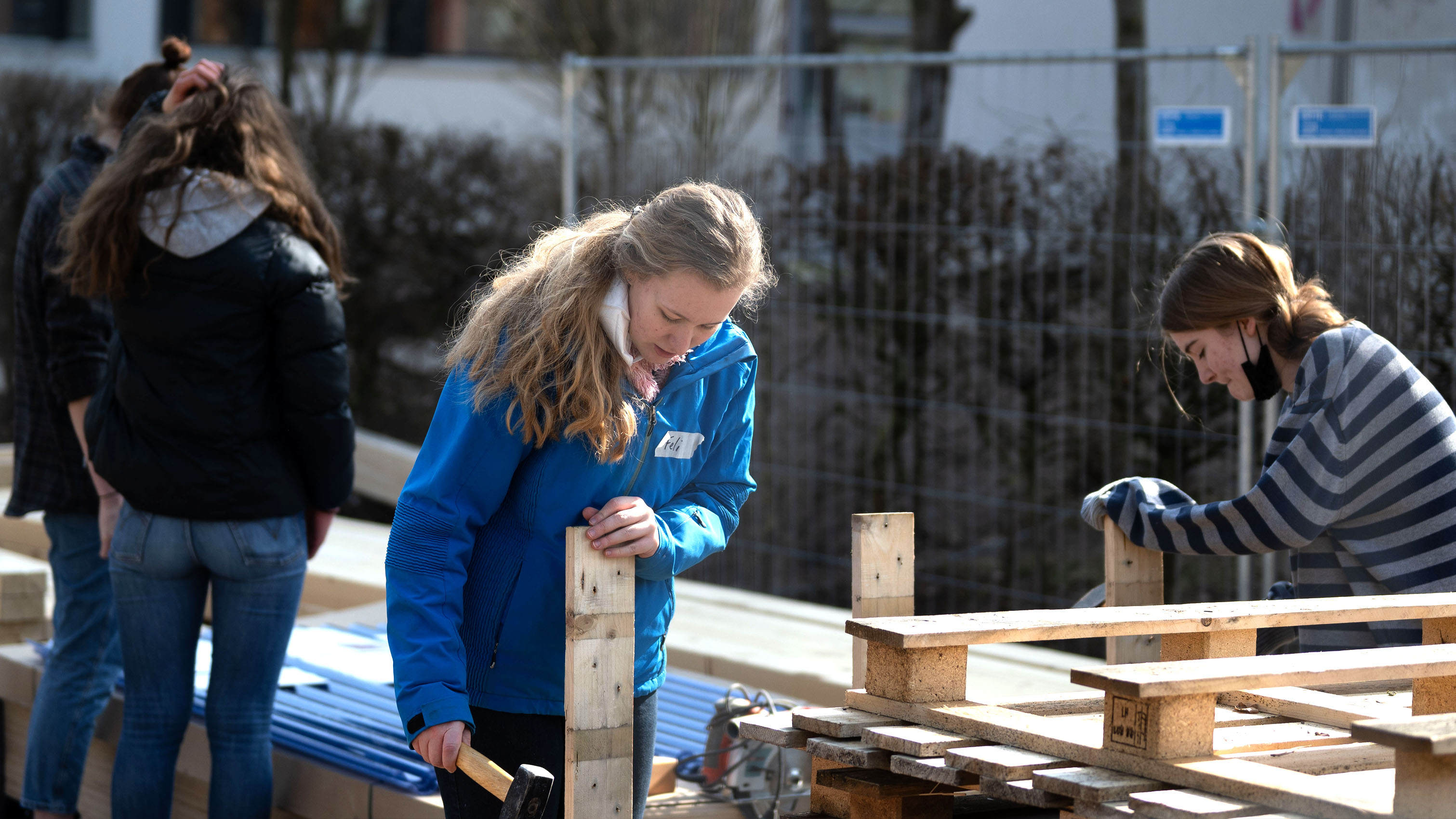 Aus Altholz wird  Baumaterial
