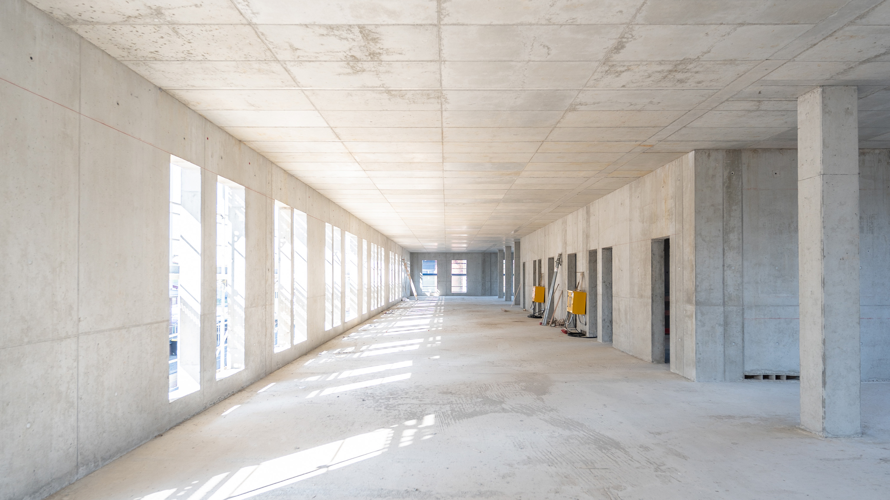 Rohbau eines großzügigen Bürogebäudes
