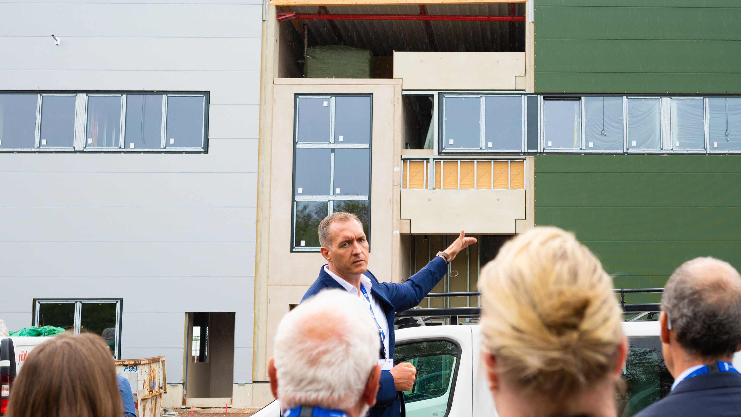 Vorstellung des Logistikbau-Projekts bei einer Baustellenbegehung