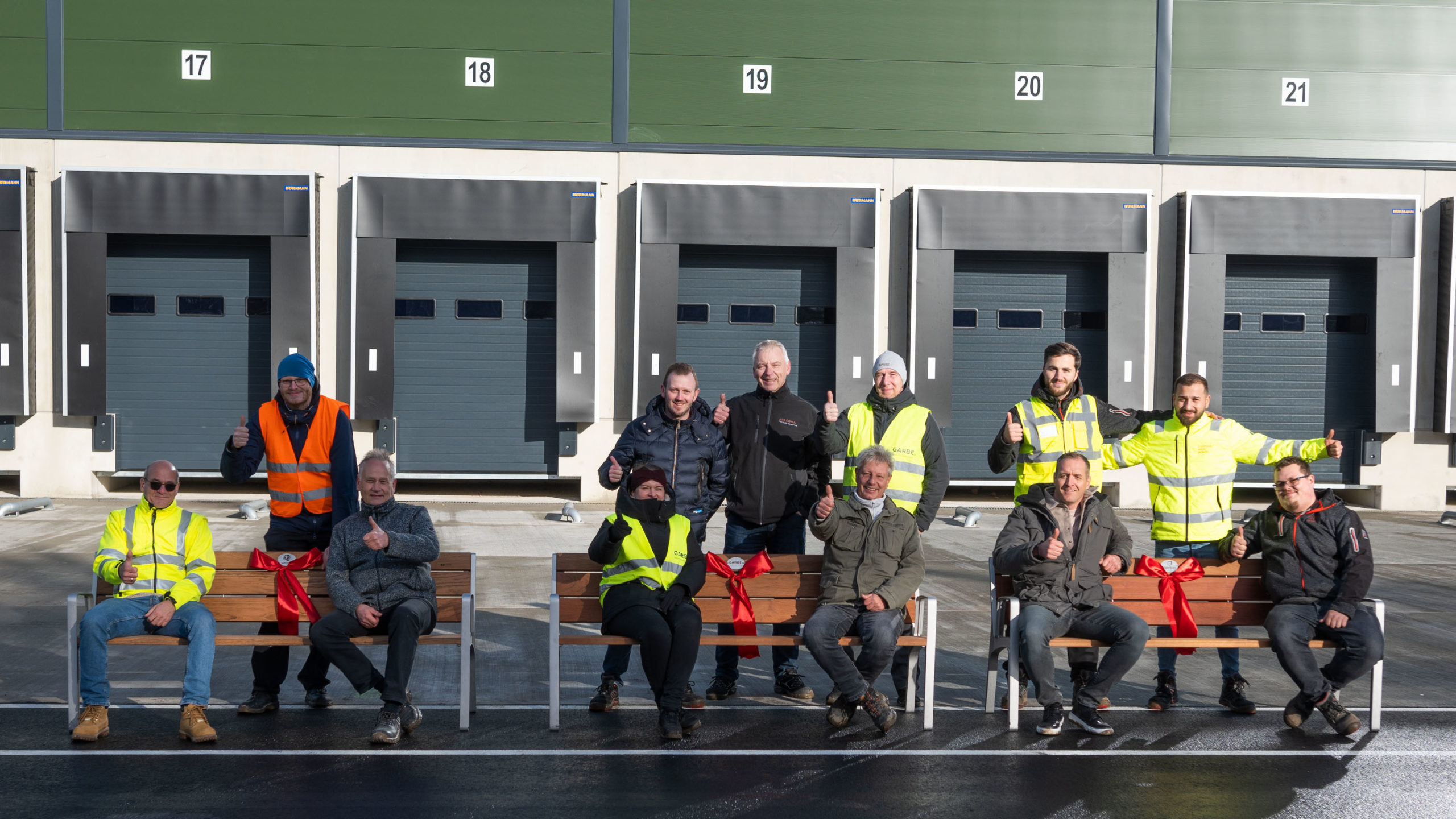 Low-level dock levellers Logistics hall Dresden 