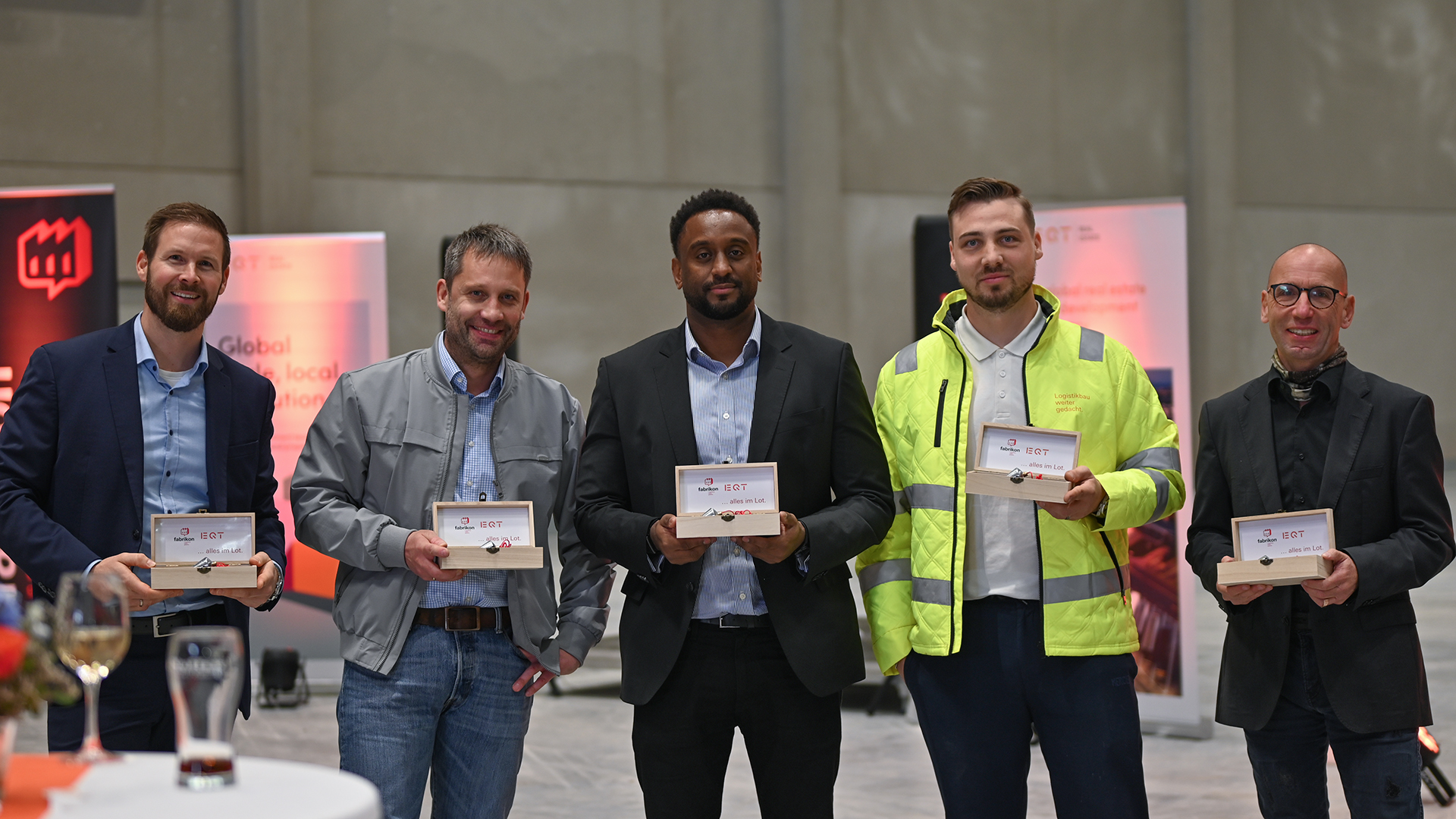 "Building a logistics hall is always a team effort" "Building a logistics hall is always a team effort"