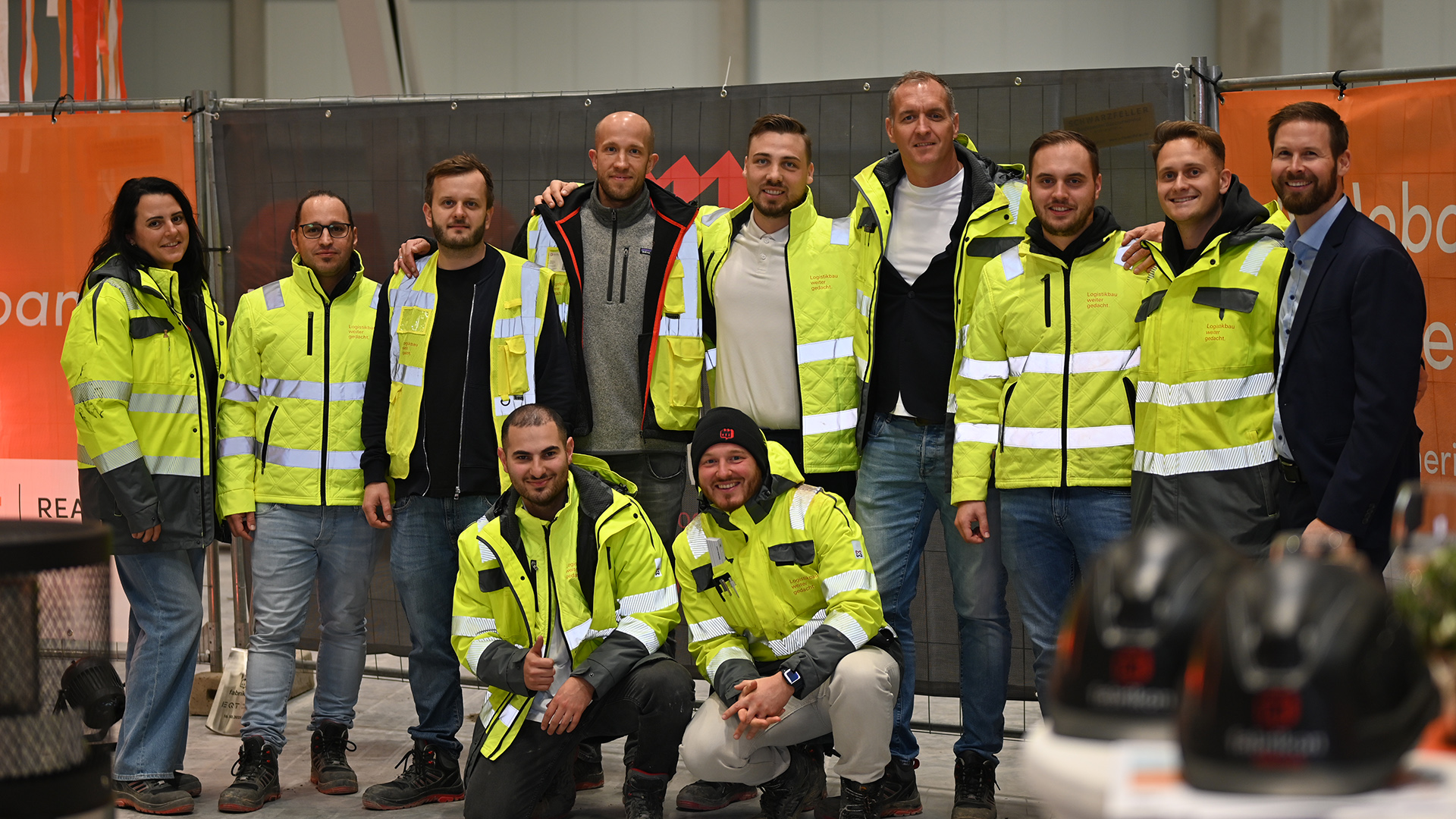Topping-out ceremony for a logistics hall in Krostitz near Leipzig Topping-out ceremony for a logistics hall in Krostitz near Leipzig