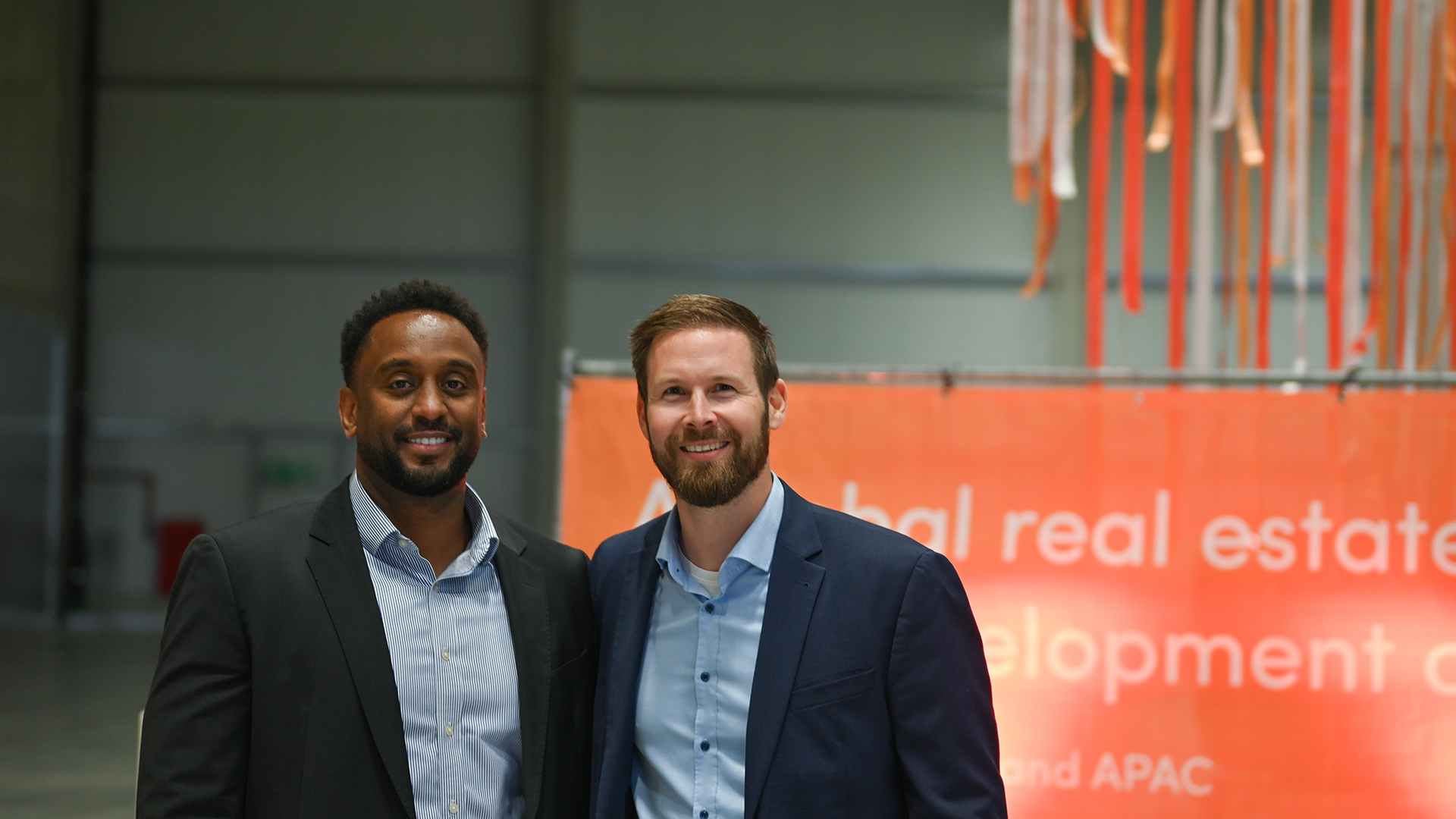 Yosef Andom and Jonathan Kröck thanked everyone involved in the project in their speeches. Yosef Andom and Jonathan Kröck thanked everyone involved in the project in their speeches.