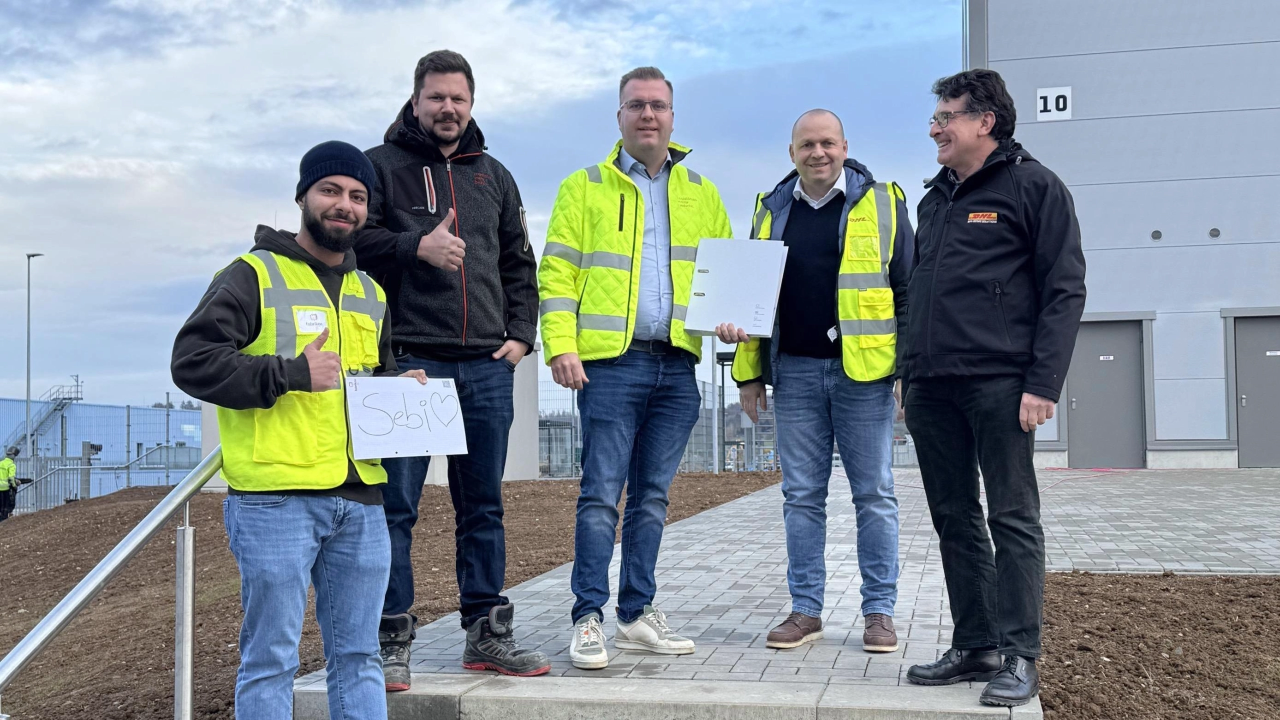 Logistics center for DHL Supply Chain completed in Florstadt © fabrikon