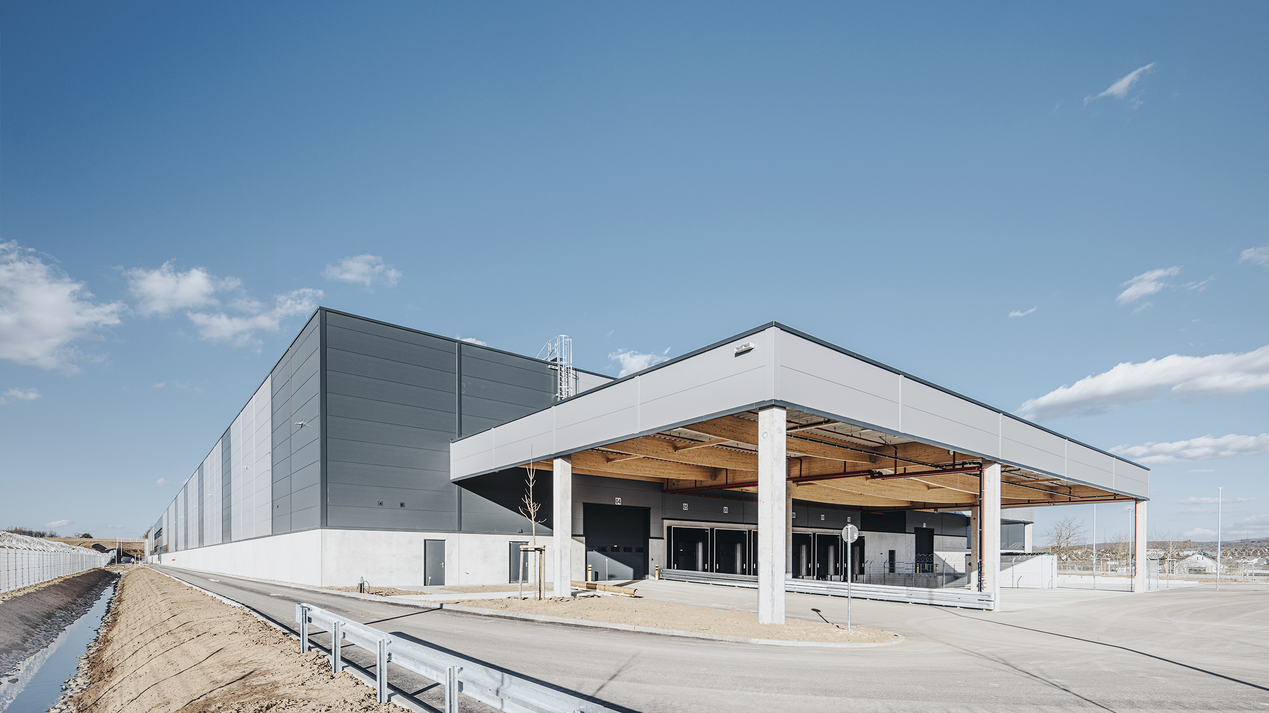 Commercial and industrial property for Rudolph Logistik Group / KNDS in Fuldatal-Ihringshausen completed © fabrikon