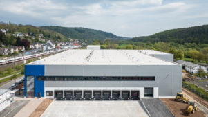 Logicor Unternehmenspark LIGHT | Bad Hersfeld | Drohnenaufnahme frontal | © fabrikon