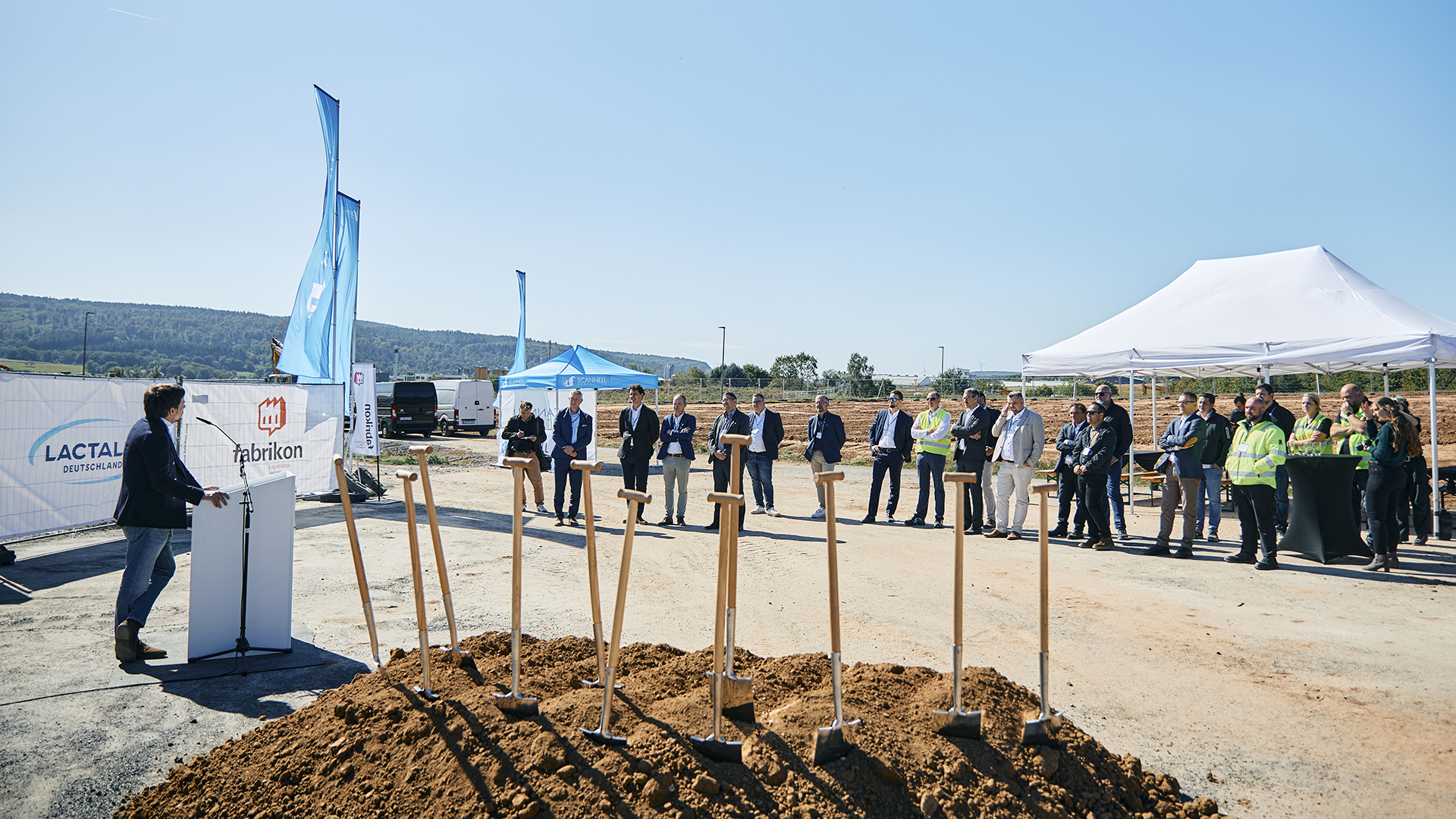 Spatenstich mit Scannell am Neubau des Kühllagers  Properties für ID Logistics und Lactalis in Steinau an der Straße
