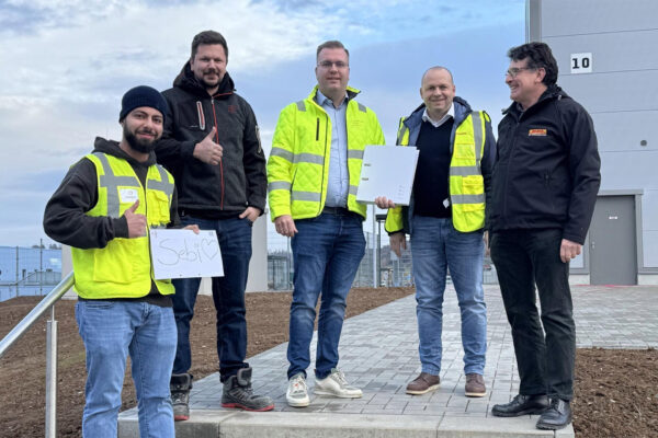 Erfolgreiche Schlüsselübergabe des neuen Pharma- Logistikzentrums in Florstadt an DHL Supply Chain
